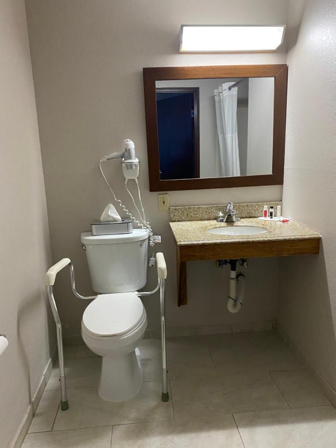 Days Inn By Wyndham Brunswick Bath Area Δωμάτιο φωτογραφία